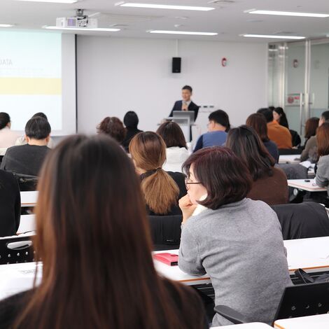 lecture-3986809_1920