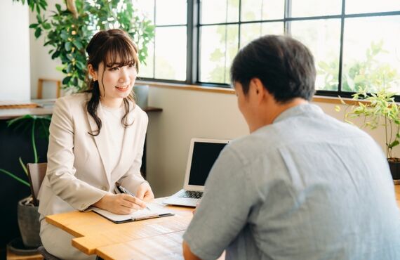 ビジネスシーンで求められる傾聴力〜人間関係を構築する「聴く力」〜｜株式会社ビジネスキャリア・コンサルティング